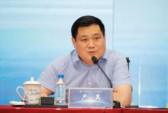 掌舵千億建築龍頭，婚禮請到美國總統，35歲江蘇富豪比王思聰低調