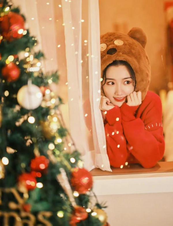 秦嵐、毛曉彤、娜扎、祝緒丹、黃夢瑩、劉嘉玲送來2021年聖誕祝福