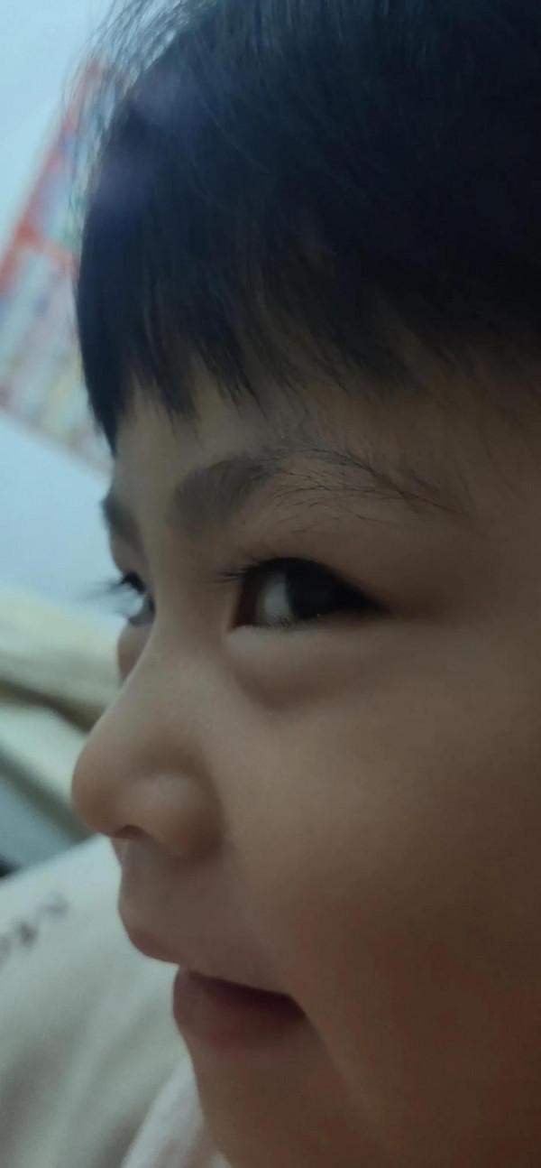 娃的睫毛長嗎？