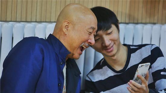 “基因”太強大是啥體驗？陳佩斯祖孫四代共用一張臉，網友笑了