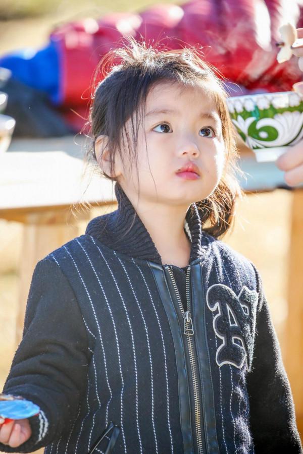 被當成搖錢樹的童星,鄧鳴賀去世時僅9歲,紀寶如被家人囚禁 被當成搖錢樹的童星,鄧鳴賀去世時僅9歲,紀寶如被家人囚禁