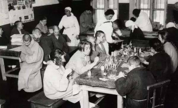 他被鑑定為精神病,出國後卻獲諾貝爾獎 他被鑑定為精神病,出國後卻獲諾貝爾獎