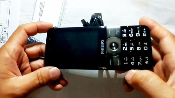 記憶體和螢幕太過時，體驗飛利浦E518老人機，這個功能是亮點