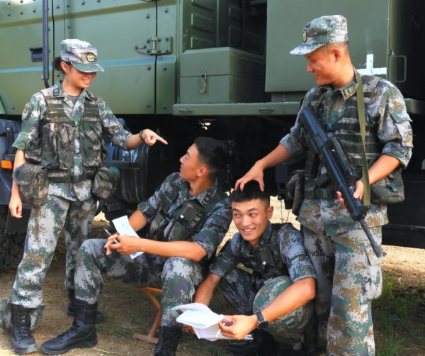 女兵們退役後啥樣?看圖 女兵們退役後啥樣?看圖