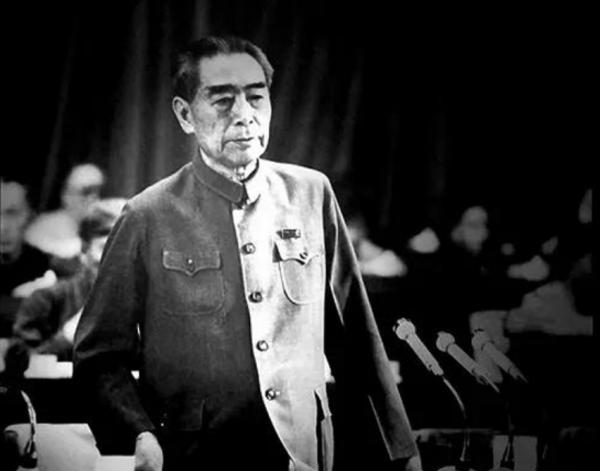 1981年宋慶齡病逝,遺物裡發現一張有摺痕的小紙片,工作人員動容 1981年宋慶齡病逝,遺物裡發現一張有摺痕的小紙片,工作人員動容