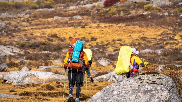 川西海拔最高最大最藍的海子——亞莫措根