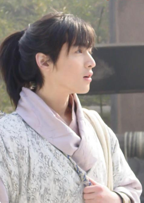 娛樂圈有兩條不成文的“規定”,打牌不喊戚薇,吃飯不叫胡歌 娛樂圈有兩條不成文的“規定”,打牌不喊戚薇,吃飯不叫胡歌