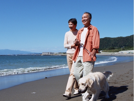 為何老人身上有一股味？50歲後養成3個習慣，或許老了沒味