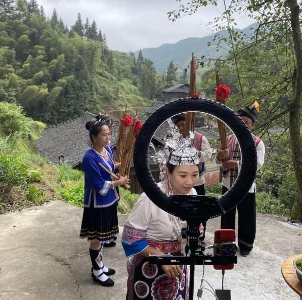 廣西也有自己的“李子柒” 廣西也有自己的“李子柒”