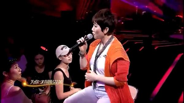 一婚嫁恩師,二婚嫁&quot;和珅&quot;王剛,如今61歲單身無子女的成方圓幸福嗎