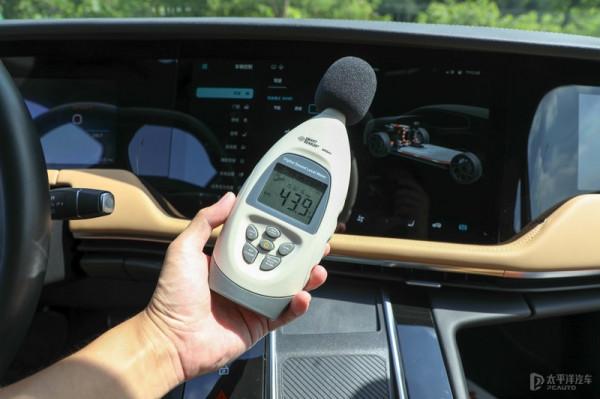 車內5塊大屏，顏值褒貶不一，面對&quot;蔚小理&quot;，天際能否一戰？