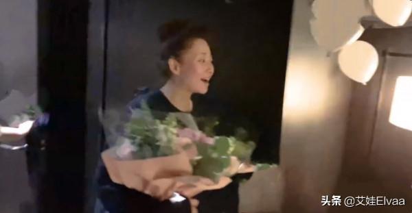 殷桃片場酒店慶生！穿衛衣配運動褲打扮土味，扎少女頭開心成迷妹