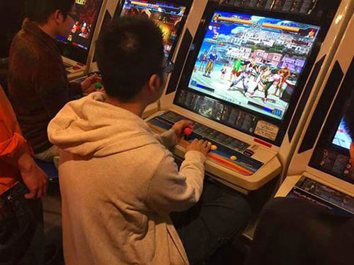 瘋傳二十年的街機謠言,晃搖桿能無敵,亂撿道具會增加遊戲難度? 瘋傳二十年的街機謠言,晃搖桿能無敵,亂撿道具會增加遊戲難度?