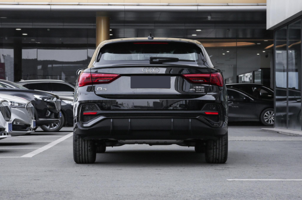 售28&period;93萬起，奧迪Q3 Sportback確實是一臺&OpenCurlyDoubleQuote;小鋼炮&rdquo;，推薦時尚型