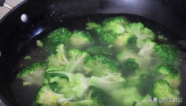 年夜飯最受歡迎的一道菜,“吉祥發財樹”,食材簡單,營養又解饞 年夜飯最受歡迎的一道菜,“吉祥發財樹”,食材簡單,營養又解饞