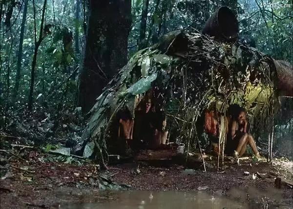 非洲居民用牛糞造房屋,稱非常環保 非洲居民用牛糞造房屋,稱非常環保