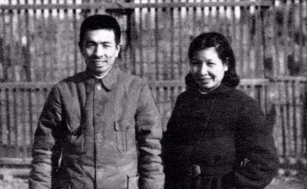 1957年毛主席蘇聯演講，用英語“說暈”留學生，他如何化解尷尬？