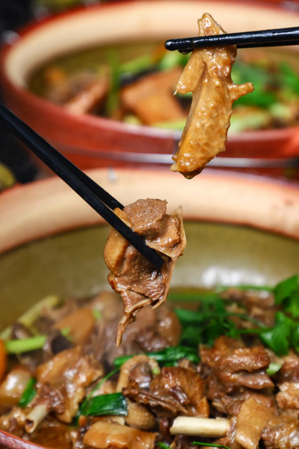 南海有家老字號農莊！人均40+嘆炭爐雞煲蟹、紅燜黑山羊