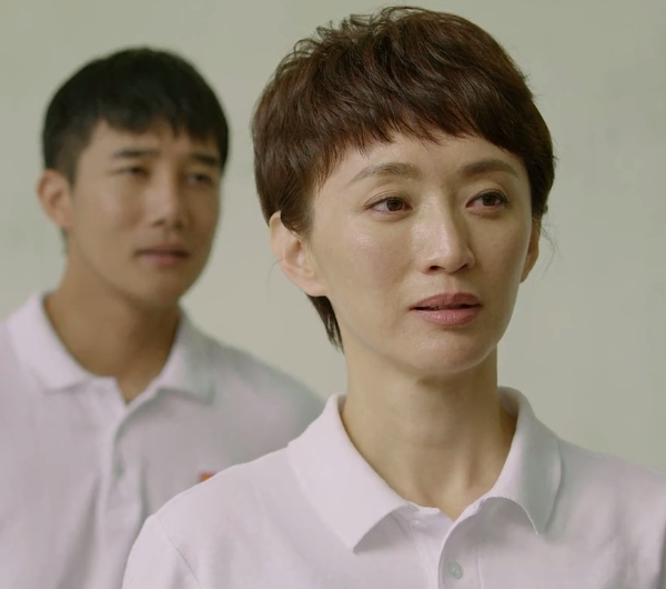 《埃博拉前線》張澍素顏也美，溫柔又大氣，原來她是許亞軍的老婆