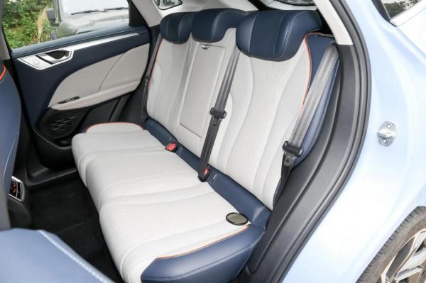 想買20萬以內的SUV，可以看看瑪奇朵DHT-PHEV，坐著舒服還省油