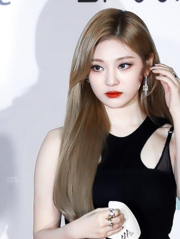 中國藝人在韓務工不易？王怡人艱難打拼，黃仁俊舞臺零鏡頭？