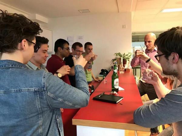 這位諾貝爾獎得主酷愛中國白酒,喜歡點火“一口悶”,喝得出濃香和醬香型 這位諾貝爾獎得主酷愛中國白酒,喜歡點火“一口悶”,喝得出濃香和醬香型