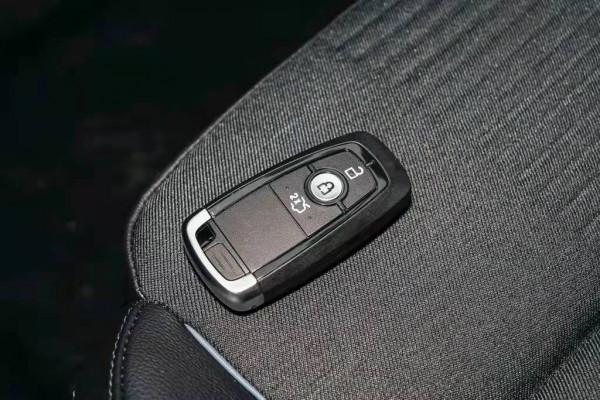 福克斯Active：搭載1&period;5T&plus;8擋手自一體，外觀運動，適合年輕人