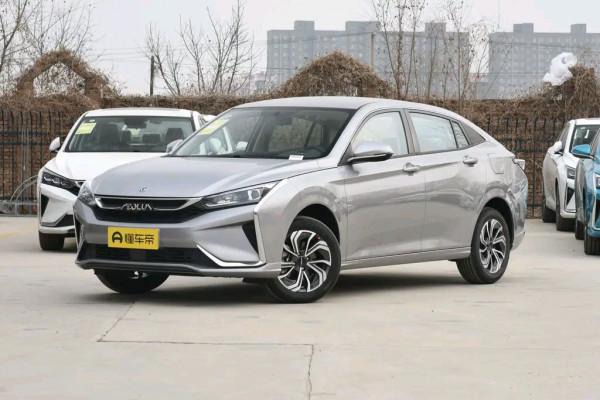 東風風神奕炫：搭載1.5T發動機+6擋雙離合，售7.79萬適合年輕人