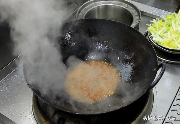 便宜的白菜也能做美味，大廚教你做魚香白菜，酸辣下飯，口感清脆