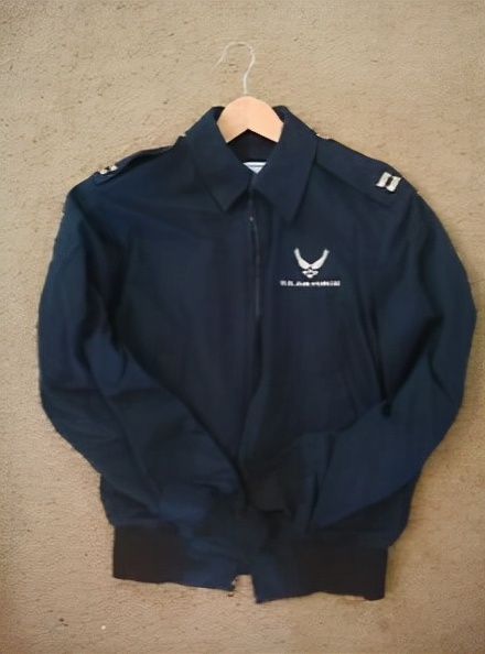 美國空軍的輕便夾克,一種時尚的軍便服,奧巴馬也喜歡穿 美國空軍的輕便夾克,一種時尚的軍便服,奧巴馬也喜歡穿