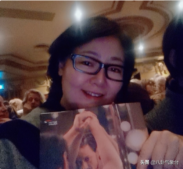 《闖關東》薩日娜：38歲演“文他娘”，結婚30年丈夫甘當“煮夫”