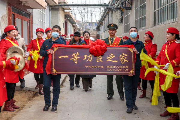 有排面！春節送喜報，軍人家庭最好的&OpenCurlyDoubleQuote;年貨&rdquo;