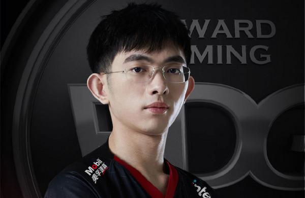 EDG虎牙首秀!聖槍哥不留情面爆錘絕活哥,比賽結束後文森特秒退 EDG虎牙首秀!聖槍哥不留情面爆錘絕活哥,比賽結束後文森特秒退