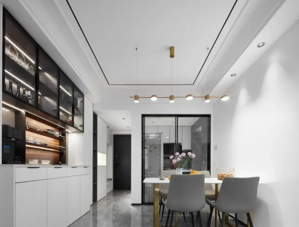 83平米現代三居室，全屋以黑白灰為主，打造出時尚有氣質的居室