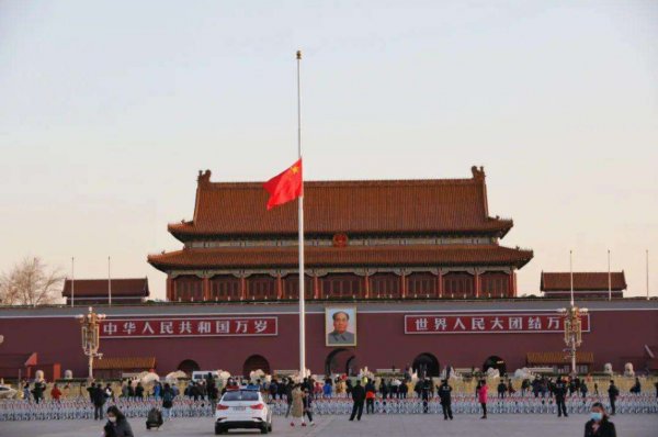 北平被60萬噸垃圾覆蓋，天安門也破爛不堪，臨近開國大典如何應對