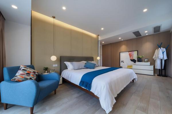 130㎡的半山腰大平層裡，把四室改成了兩室的養老生活