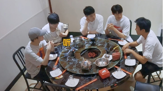 順道被拉來錄節目，不僅沒通告費還白搭錢進去，網友：有辱師門