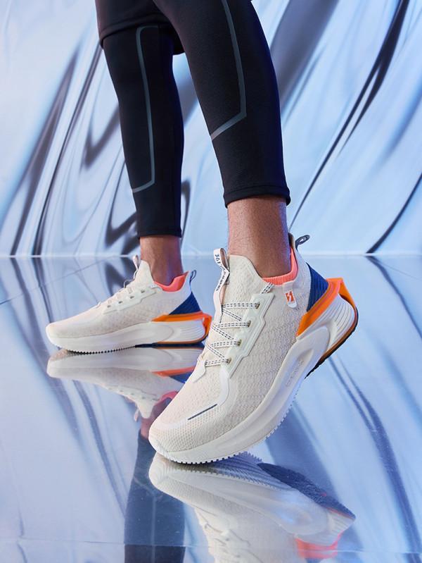 今天只要 ￥299！這雙科幻跑鞋有點帥！網友：國產坦克鞋