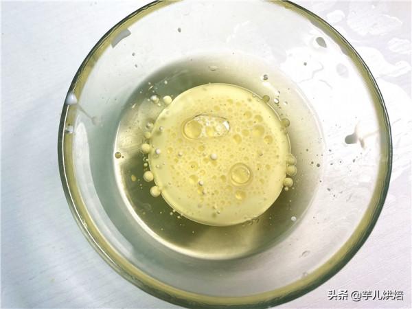 簡單快速的海綿紙杯蛋糕，鬆軟可口，不開裂不塌陷，一次成功