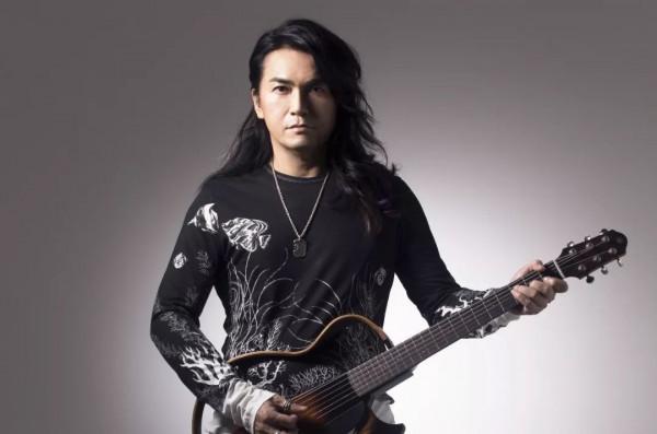 你可能不認識迪克牛仔是誰，但你一定聽過《有多少愛可以重來》