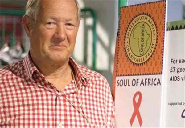 69歲英國富豪娶中國外賣員，連生三娃，多年專追中國女性