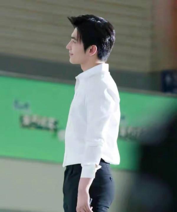 同樣是演軍人，肖戰張譯氣場強，黃景瑜像小混混，差別在於體態？