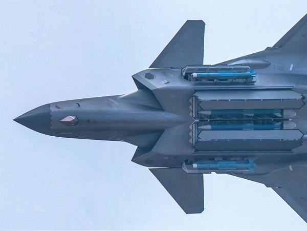 150架對21架，中國殲-20戰鬥機和日本F-35戰鬥機攻擊力橫向對比
