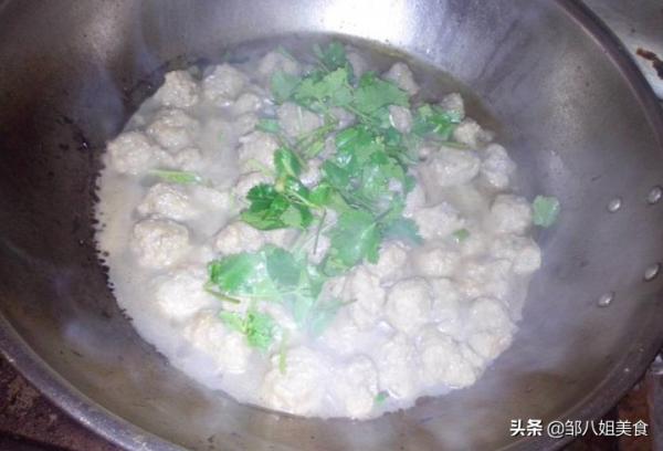 汆肉丸這麼做,肉嫩香味濃,個個煮不散,教您詳細做法,快來學 汆肉丸這麼做,肉嫩香味濃,個個煮不散,教您詳細做法,快來學