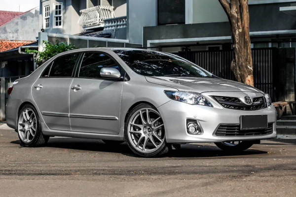 銀色車搭配什麼顏色的輪轂