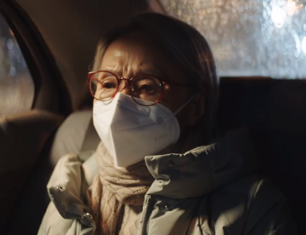 賈玲新片上映4天，斬獲5億票房，豆瓣口碑卻高糊預警了，大片差評