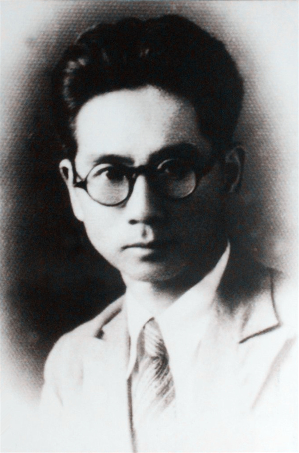 周總理去世21年後,銀行查賬發現他名下有1.2萬英鎊,這是誰存的 周總理去世21年後,銀行查賬發現他名下有1.2萬英鎊,這是誰存的