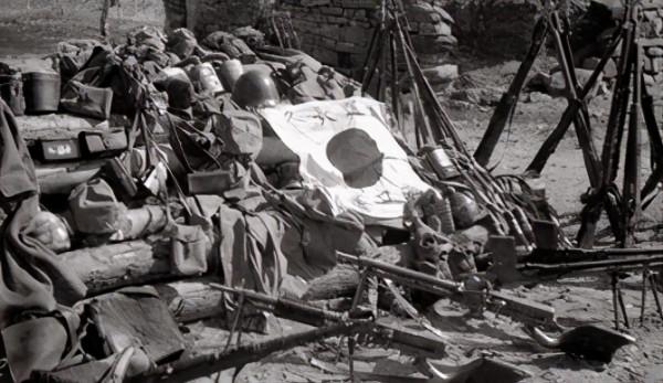 1982年開國中將楊國夫逝世，追悼會上闖進一群日本人，怎麼回事？