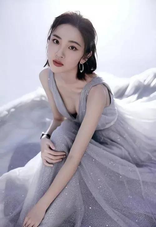 唐藝昕講述自己的愛情觀：足夠相愛是婚姻必備條件