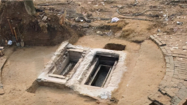 2000年前古墓被發現,其中出土數件國寶級文物,含有神醫扁鵲醫書 2000年前古墓被發現,其中出土數件國寶級文物,含有神醫扁鵲醫書